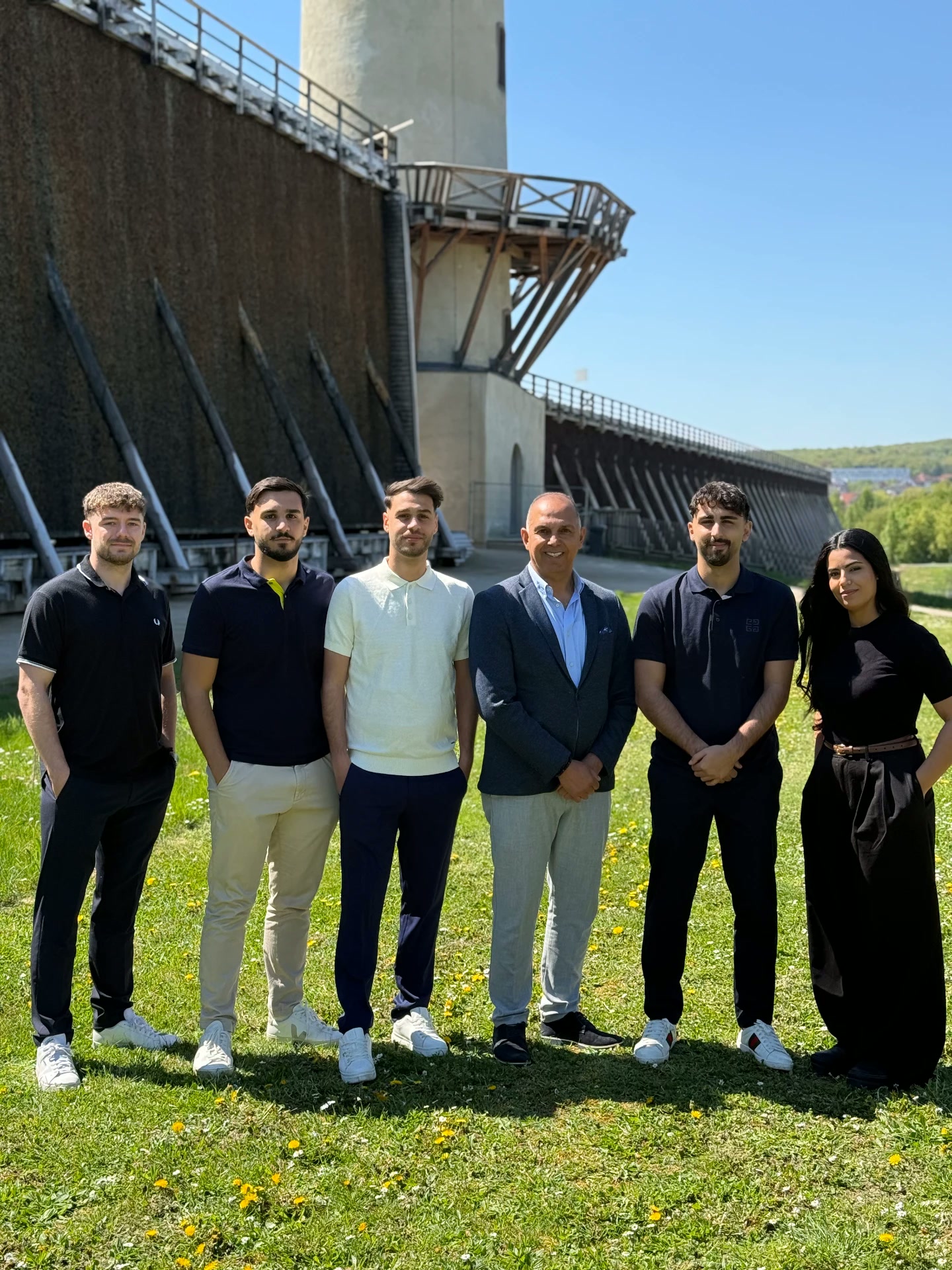 Das Team von Ziduna Group